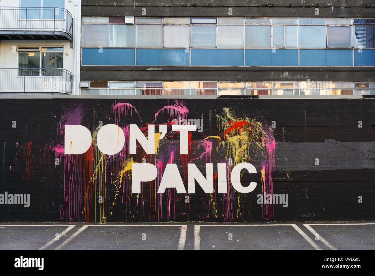 Que no cunda el pánico - Arte de la calle en Reykjavik, Islandia. Foto de stock