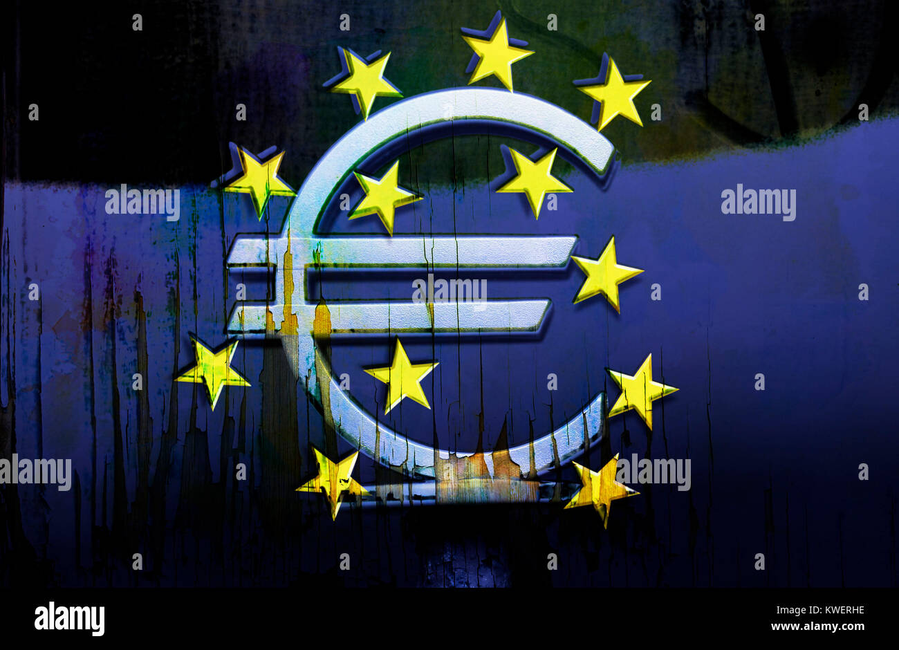 Eurosigns EZB curtida en madera, la compra de préstamos estatales por el EZB, EZB-Eurozeichen auf verwittertem Holz, Ankauf von Staatsanleihen durch die EZB Foto de stock