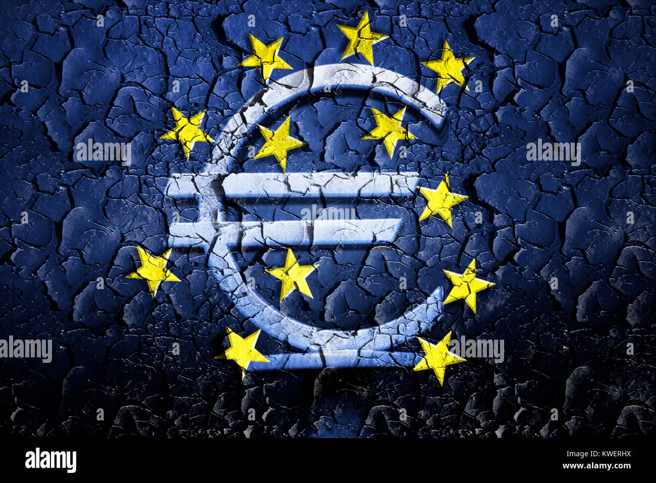 Eurosigns EZB sobre la tierra rota, la compra de préstamos estatales por el EZB, EZB-Eurozeichen auf gebrochener Erde, von Staatsanleihen Ankauf durch die EZB Foto de stock