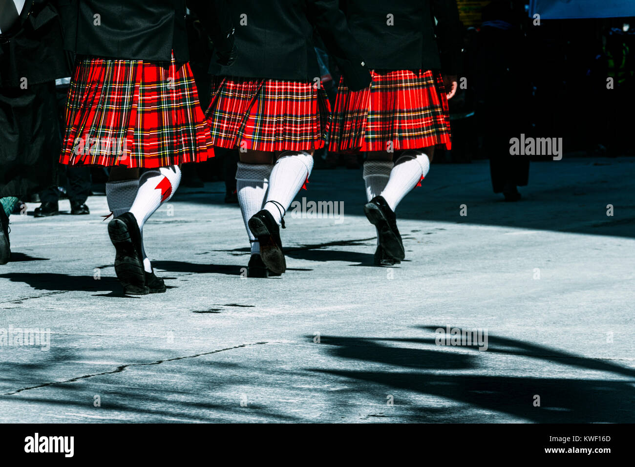 Hombres escoceses tradicionales la escocesa e de alta resolución - Alamy