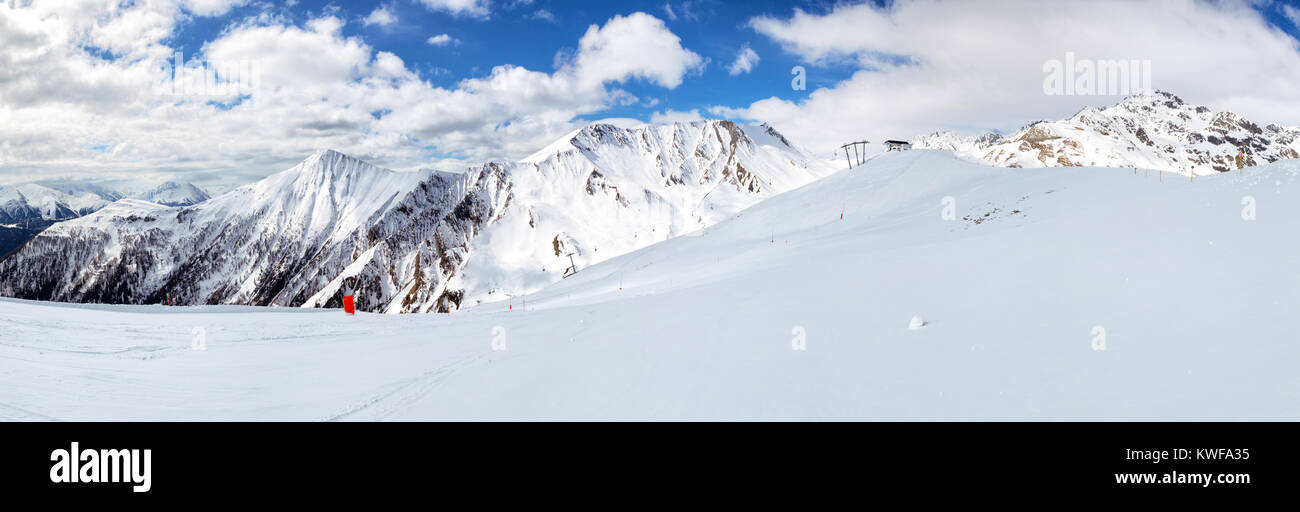 Panorama de invierno en la región de esquí Serfaus en Tirol, Austria. Foto de stock
