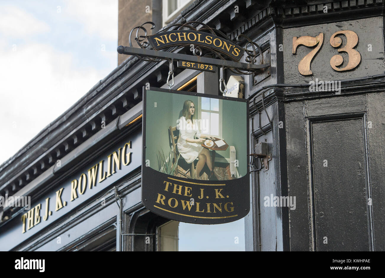 El Conan Doyle pub en la calle Broughton Street, Edimburgo ha sido re-nombrado  temporalmente la J. K. Rowling tras el autor de Harry Potter Fotografía de  stock - Alamy