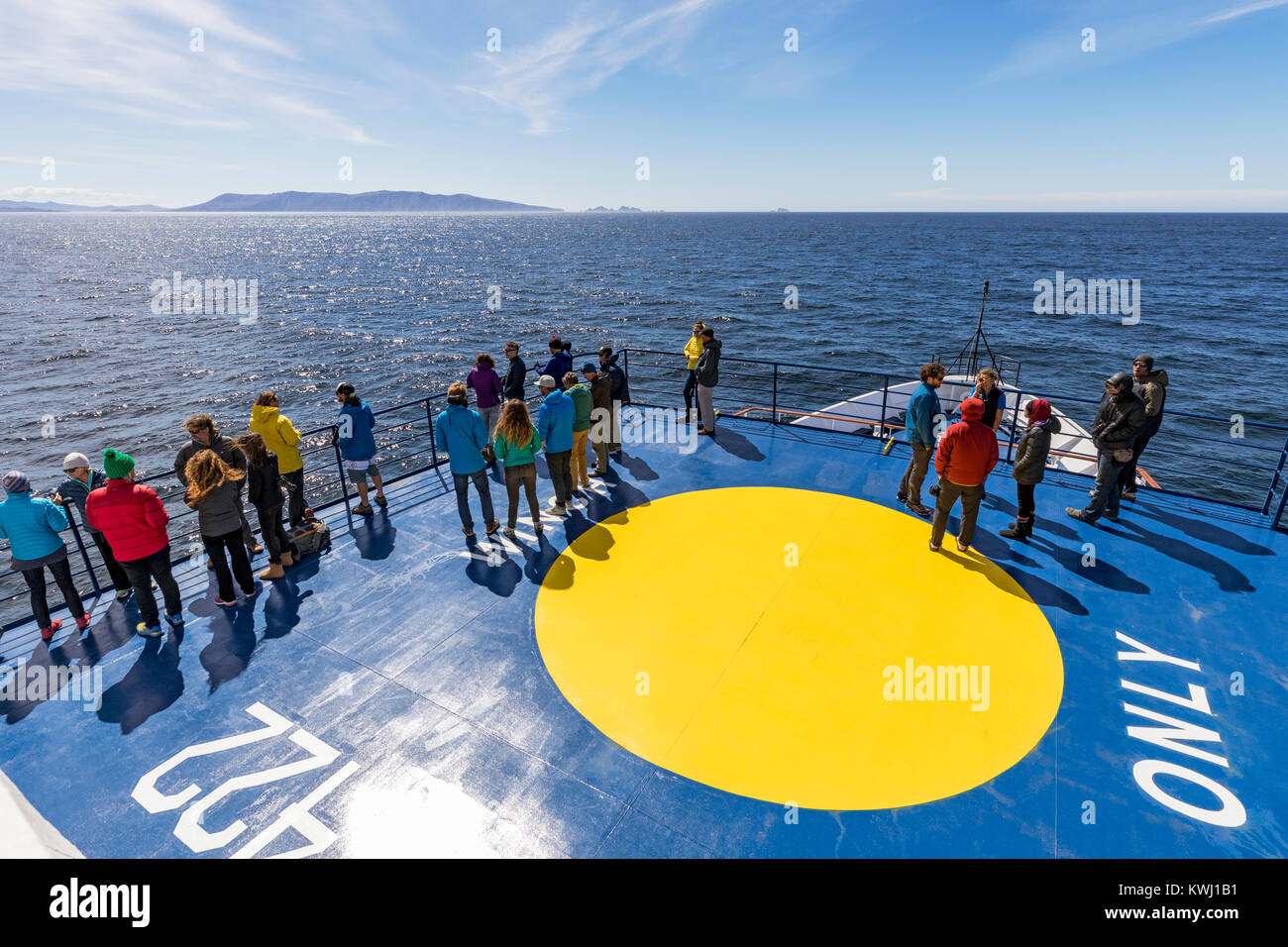 Los viajeros ver Cape Horn; Cabo de Hornos; cabecera más austral del  Archipiélago de Tierra del Fuego en el sur de Chile; la isla de Hornos.  Límite norte de Fotografía de stock -