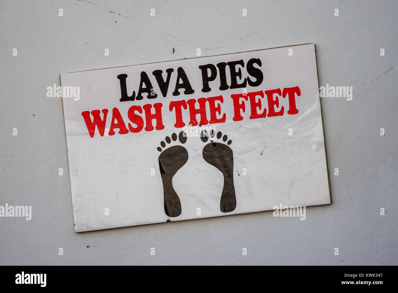 Lavar los pies en agua fotografías e imágenes de alta resolución Alamy