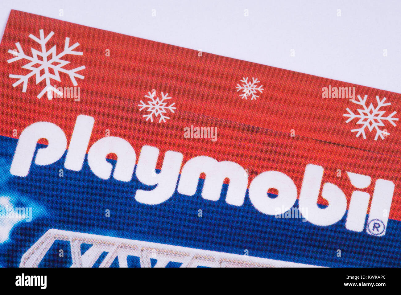Londres, Reino Unido - 18 DE DICIEMBRE 2017: El Playmobil logo impreso en  un catálogo de juguetes