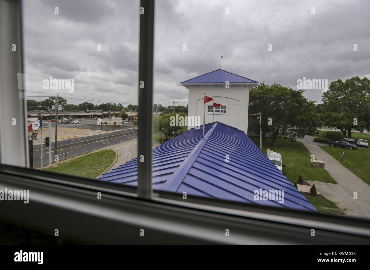 Davenport Iowa Ee Uu 24 De Julio De 17 La Torre Oriental De Las Torres Gemelas En El Mississippi Valley Fairgrounds Esta Visto Desde La Torre Oeste Despues De Haber Sufrido Una Gran Davenport Iowa Ee Uu 24 De Julio De 17 La Torre Oriental De Las Torres Gemelas En El Mississippi Valley Fairgrounds Esta Visto Desde La Torre Oeste Despues De Haber Sufrido Una Gran