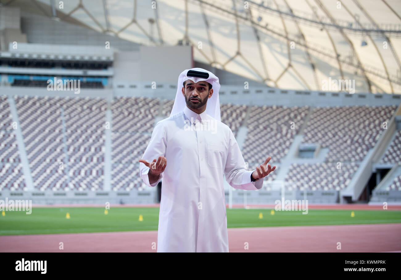 Doha, Qatar. El 4 de enero, 2018. El secretario general de la organización de la Copa Mundial comité Hassan Al-Thawadi está participando en una conferencia de prensa en el Estadio Internacional Khalifa en Doha, Qatar, del 4 de enero de 2018. La ronda final de la Copa Mundial de fútbol se celebrará en Qatar en 2022. Crédito: Sven Hoppe/dpa/Alamy Live News Foto de stock