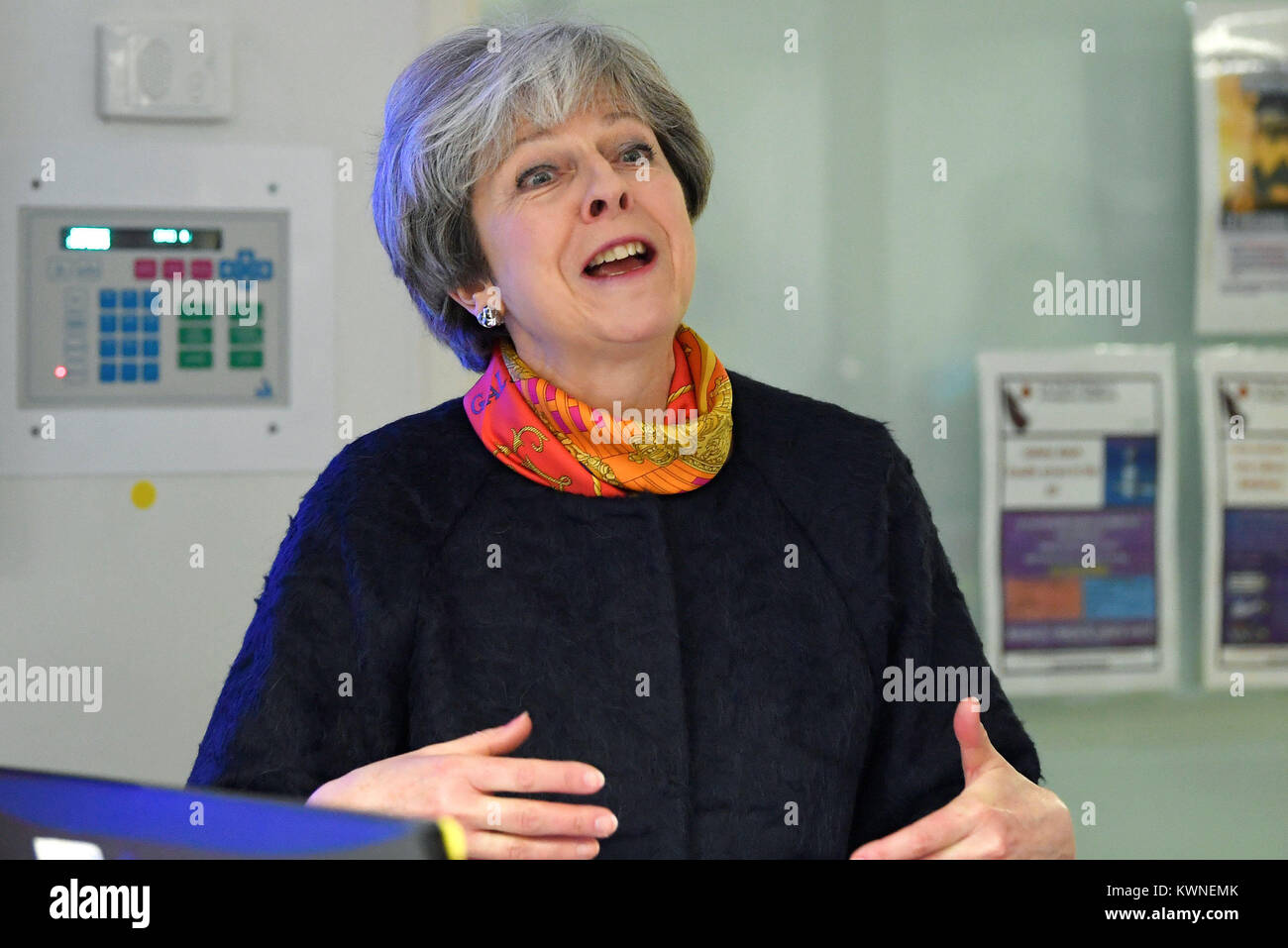 El Primer Ministro Theresa visitas Frimley Park Hospital cerca de Camberley en Surrey. Foto de stock