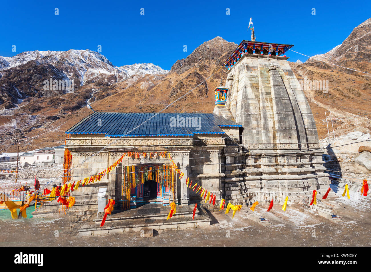 Kedarnath templo es un templo hindú dedicado al Señor Shiva. Está situado en el Himalaya de Garhwal Uttarakhand, estado de la India. Foto de stock