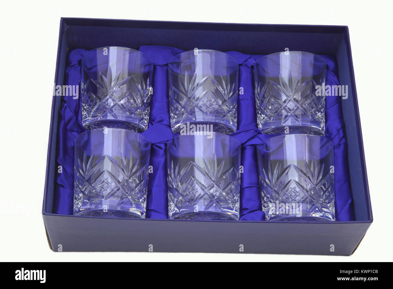 Juego de vasos de cristal fotografías e imágenes de alta resolución - Alamy