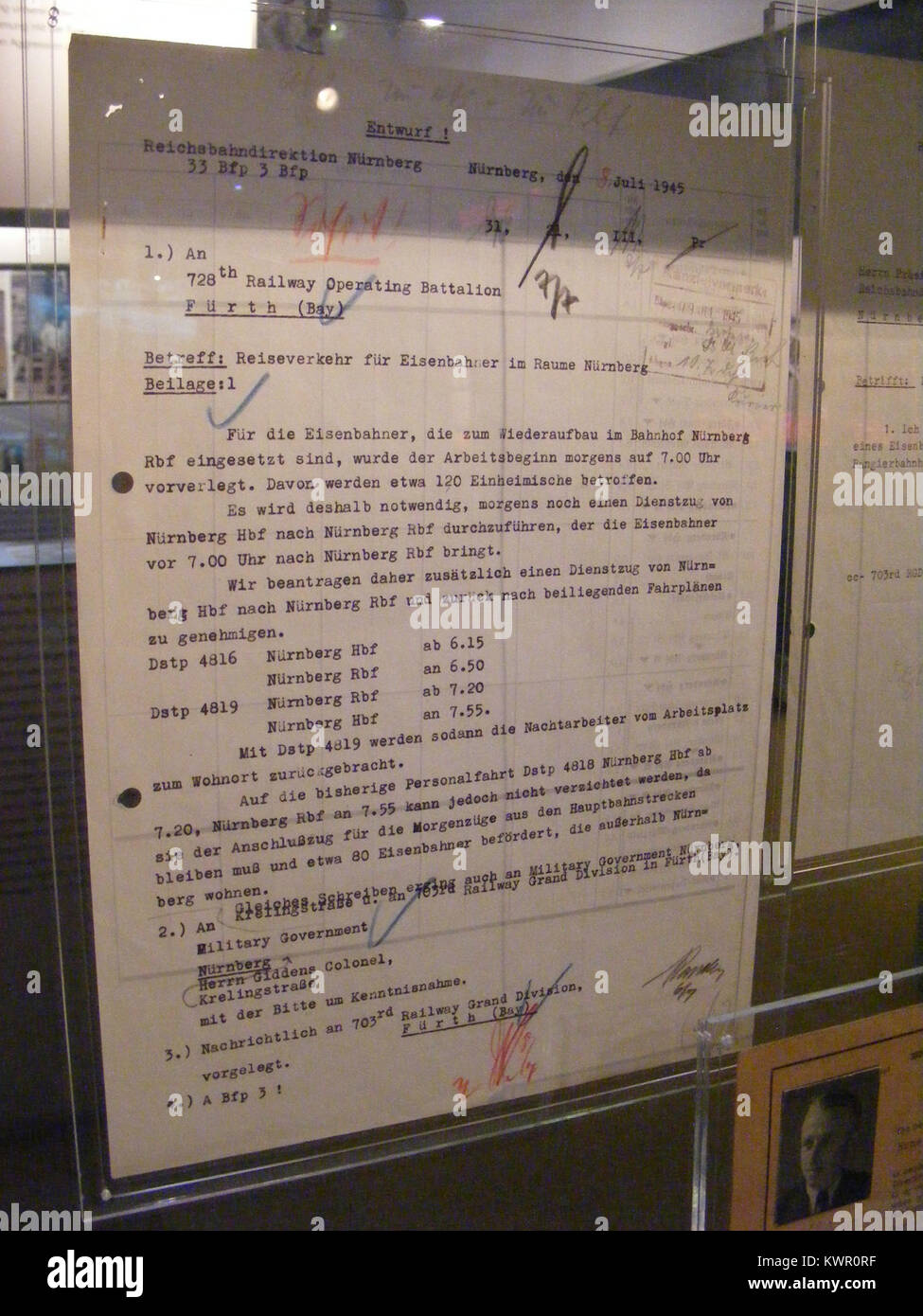 DB Museum Nürnberg - Antrag auf der Zugverkehrs Einrichtung eines Reichsbahndirektion Nürnberg (1945). Foto de stock