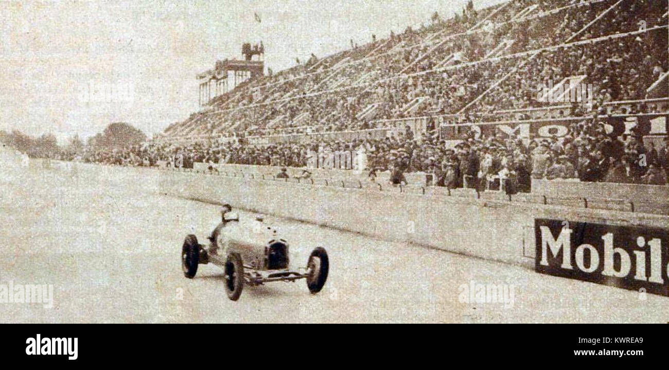 Raymond Sommer, quatrième du Grand Prix de l'A.C.F. 1933 Foto de stock