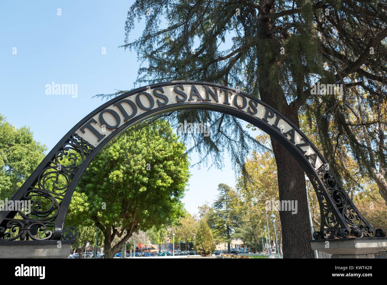Señalización para Todos Santos Plaza, un parque público y el punto focal de la zona centro de la ciudad de Concord, California, 8 de septiembre de 2017. Foto de stock