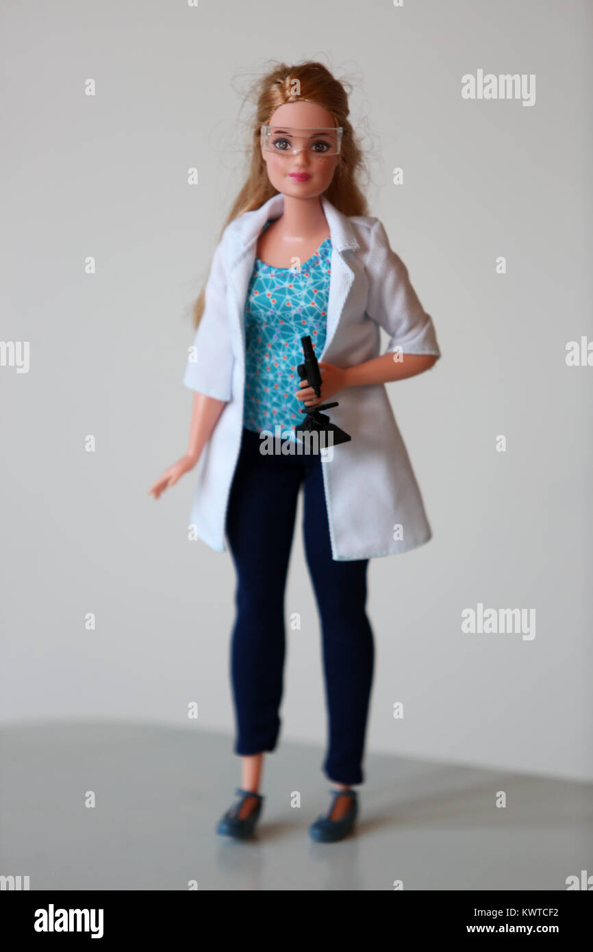 apenas en casa Bungalow Science barbie fotografías e imágenes de alta resolución - Alamy