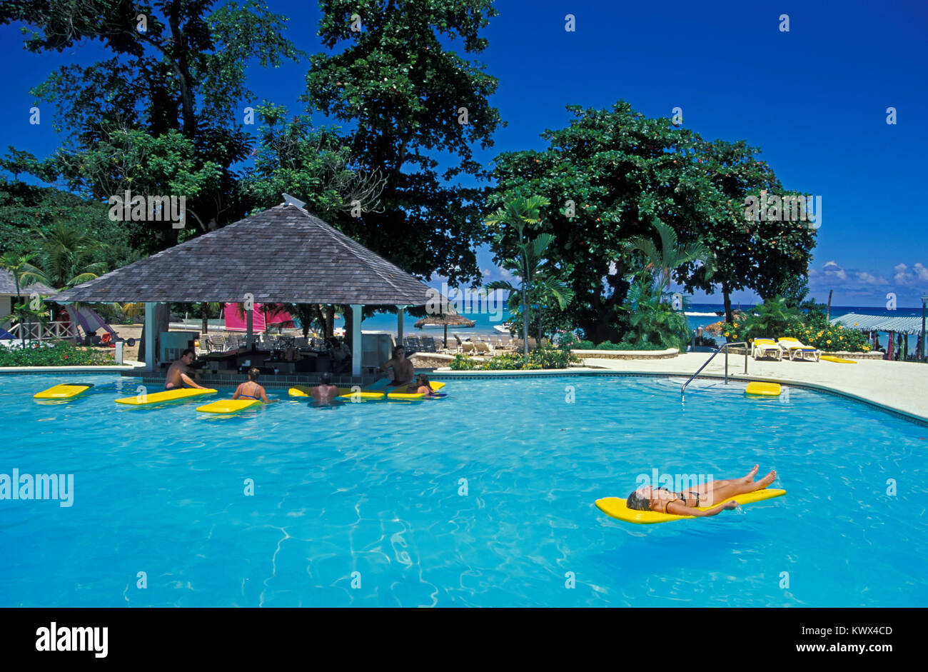 La piscina del hotel, Negril, Jamaica Foto de stock