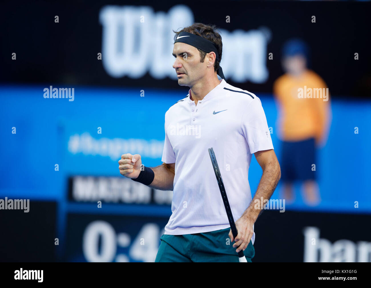 Perth, Australia. El 6 de enero, 2017. Roger Federer de Suiza reacciona durante su partido contra el oponente Alexander Zverev de Alemania en la final de la Copa Hopman en Perth, Australia, Januray 6, 2018. Crédito: Trevor Collens/Alamy Live News Foto de stock