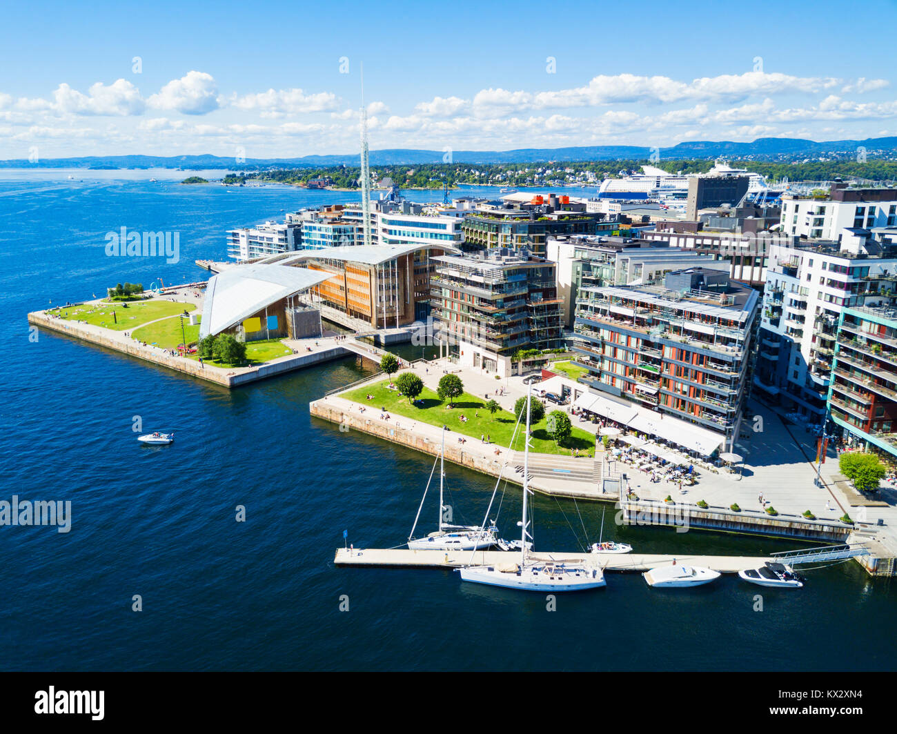Puerto de Oslo o puerto en el barrio de Aker Brygge de Oslo. Oslo es la  capital de Noruega Fotografía de stock - Alamy