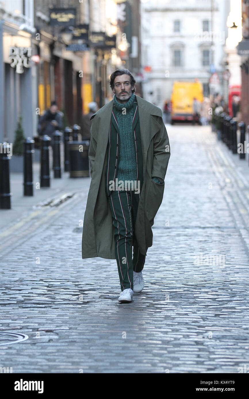 Londres, Reino Unido. El 7 de 2018. Biedul Kent Curwen asiste la presentación en la Semana de la Moda de Londres para hombres otoño invierno 2018 Crédito: RM