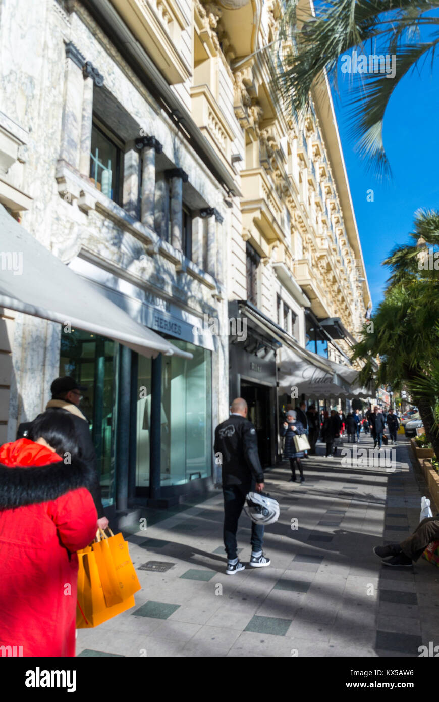 Niza, Francia, Louis Vuitton tienda de ropa de lujo LVMH, 2 Avenue de  Suède, 06000 Fotografía de stock - Alamy