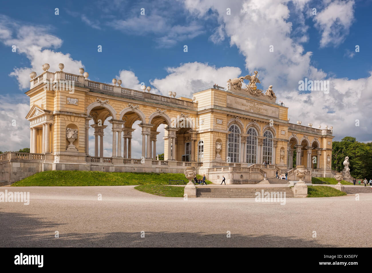 Famoso Gloriette en palacio Schonbrunn, Viena, Austria Foto de stock