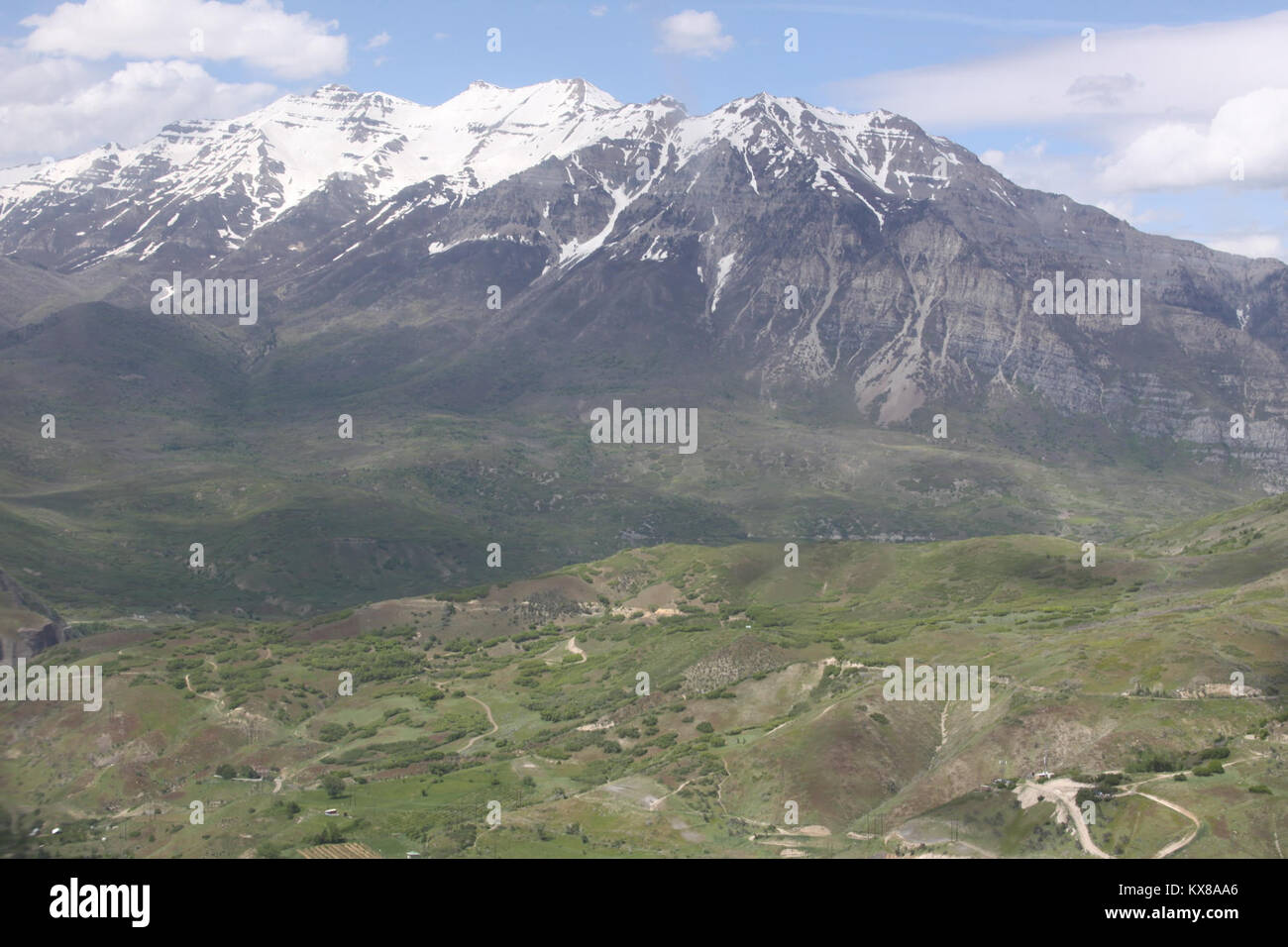 Foto aérea de histórica cordillera canyon y llanuras en los Estados