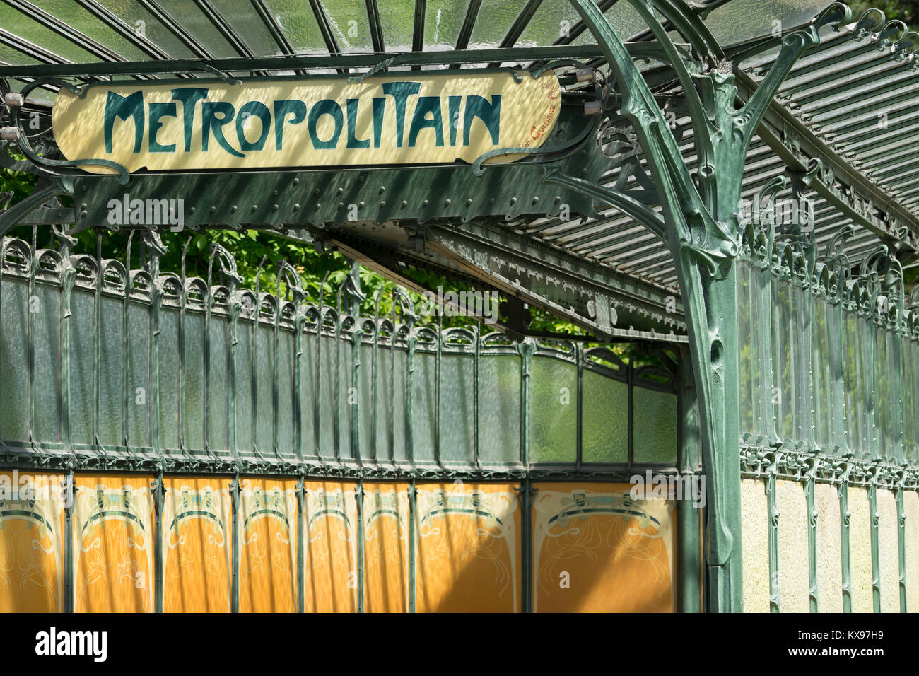Una de las bocas del metro original, circa 1900, Porte Dauphine, Paris, Francia Fotografía de stock - Alamy Una de las bocas del metro original, circa 1900, Porte Dauphine, Paris, Francia Fotografía de stock - Alamy