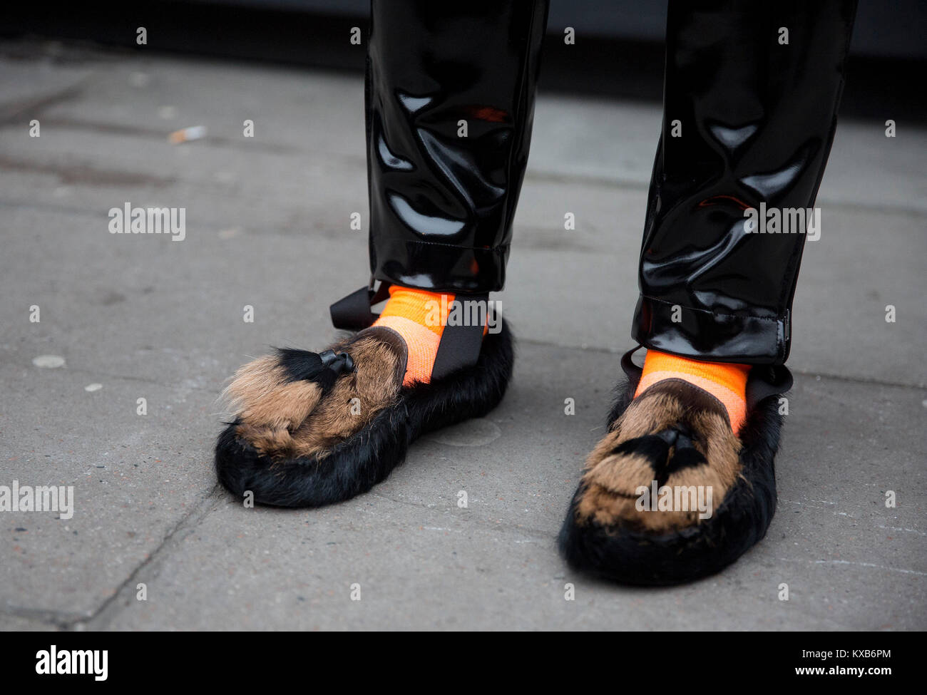 Prada shoes fotografías e imágenes de alta resolución - Alamy