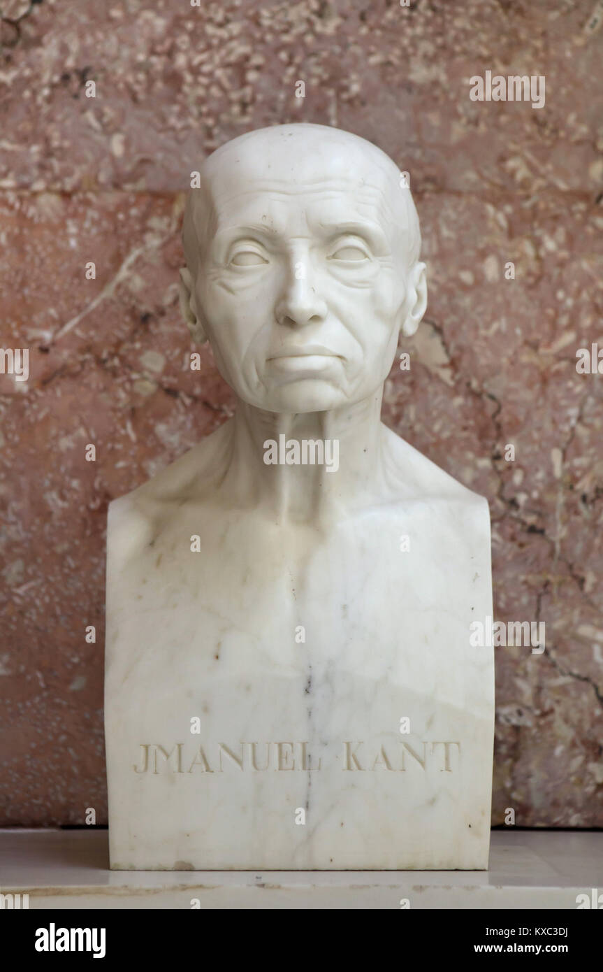 El filósofo alemán Immanuel Kant. Busto de mármol por el escultor alemán Johann Gottfried Schadow (1808) en la pantalla en el salón de la fama del Walhalla Memorial cerca de Regensburg, en Baviera, Alemania. Foto de stock