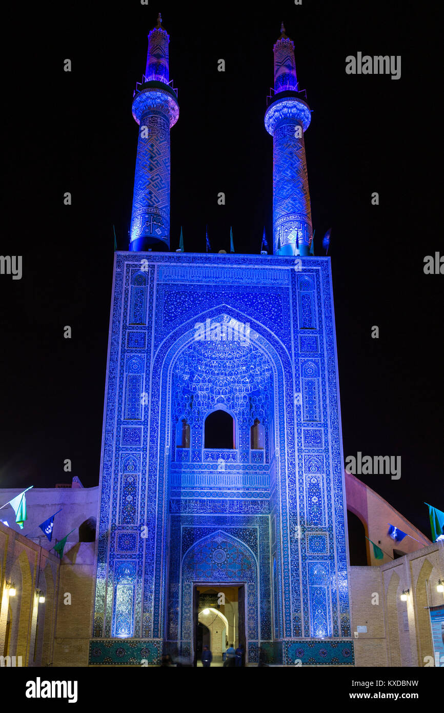 Masjed-e, o Jameh Jameh Mosque, por la noche, Yazd, Irán Foto de stock
