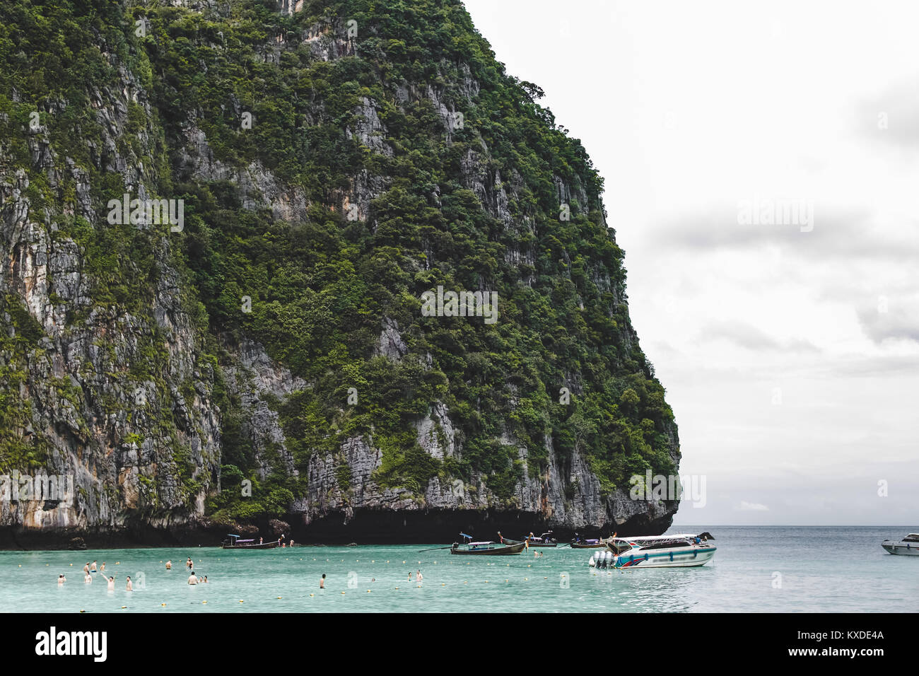 Foto de Maya Bay ('La playa') en las islas Phi Phi, Tailandia Foto de stock