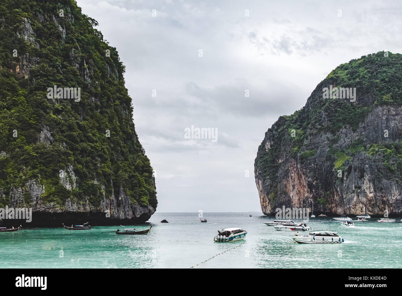 Foto de Maya Bay ('La playa') en las islas Phi Phi, Tailandia Foto de stock