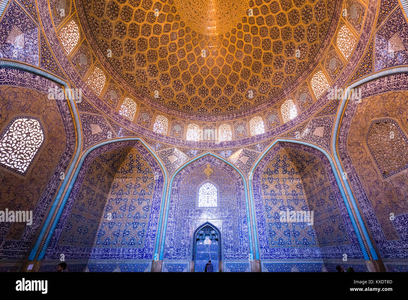 Dentro de Masjed-e Sheikh Lotfollah o Sheikh Lotfollah Mezquita, Naqsh-e Jahan o Plaza de Imam, Isfahán, Irán Foto de stock
