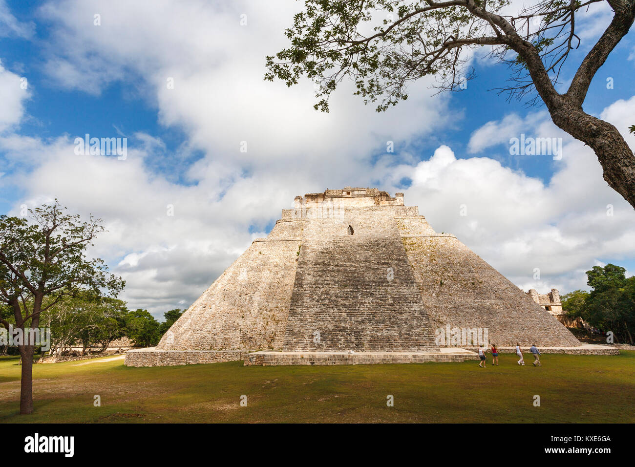 Pirámide del Mago, Uxmal, una antigua ciudad Maya mesoamericana y sitio
