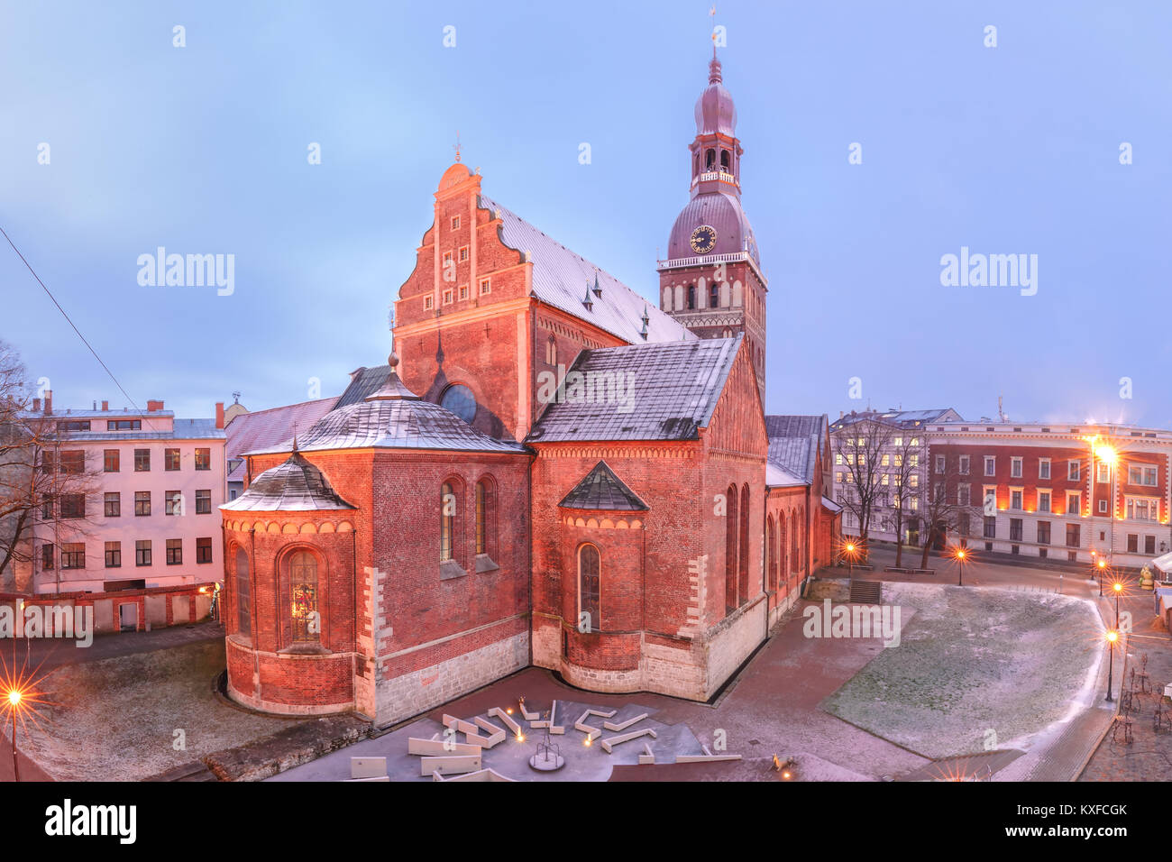 La Plaza de la Catedral de Riga, en Letonia Foto de stock