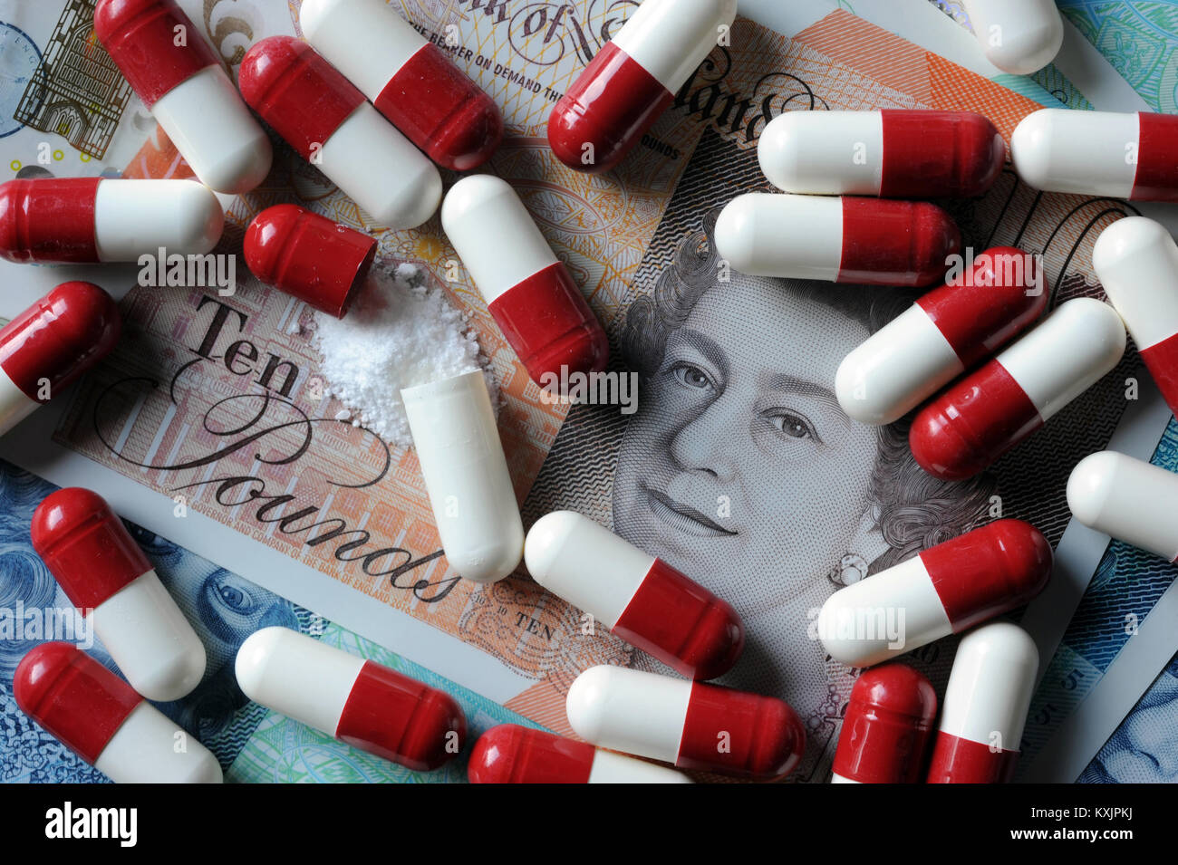 Nueva moneda británica con cápsulas de medicamentos RE COSTO DE PRESCRIPCIONES Healthcare NHS MEDICINA GP DROGAS ETC UK Foto de stock