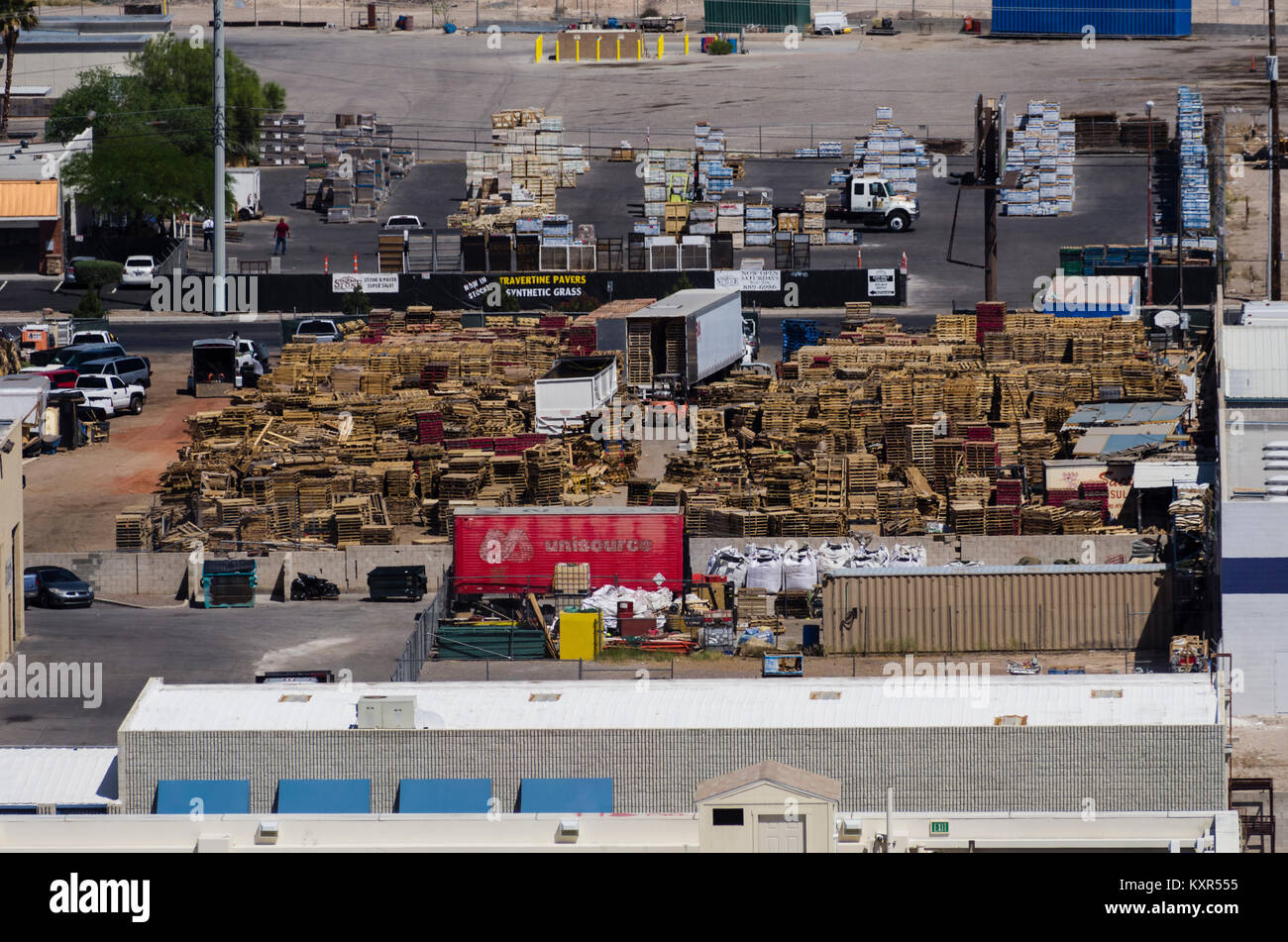 Reciclaje de palets de madera patio en Las Vegas, Nevada, EE.UU. Foto de stock