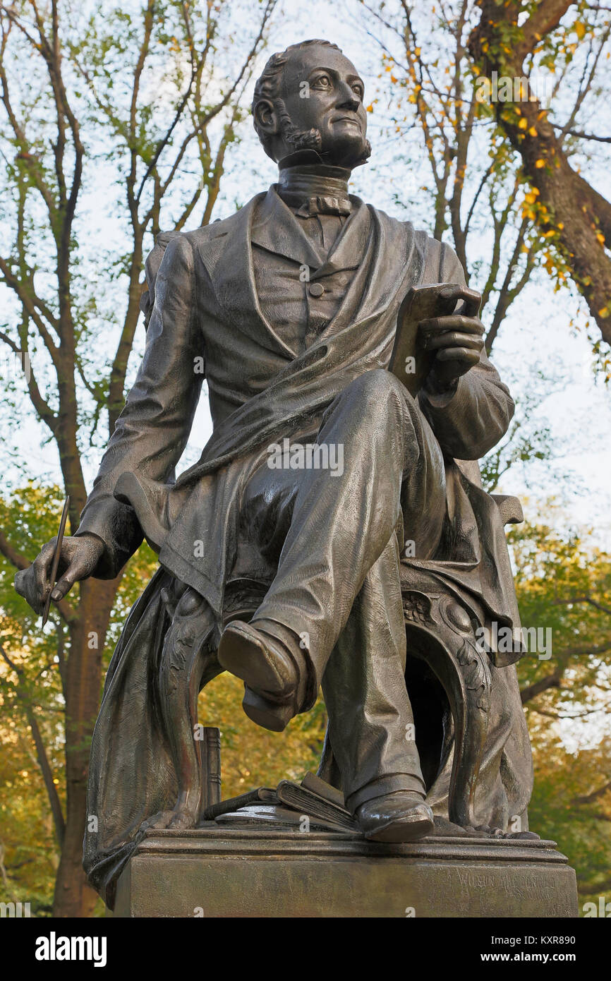 Nueva York, Estado de Nueva York, Estados Unidos de América. Estatua en el Parque Central de poeta norteamericano Fitz-Greene Hallek, 1790-1867 por el escultor estadounidense James Foto de stock