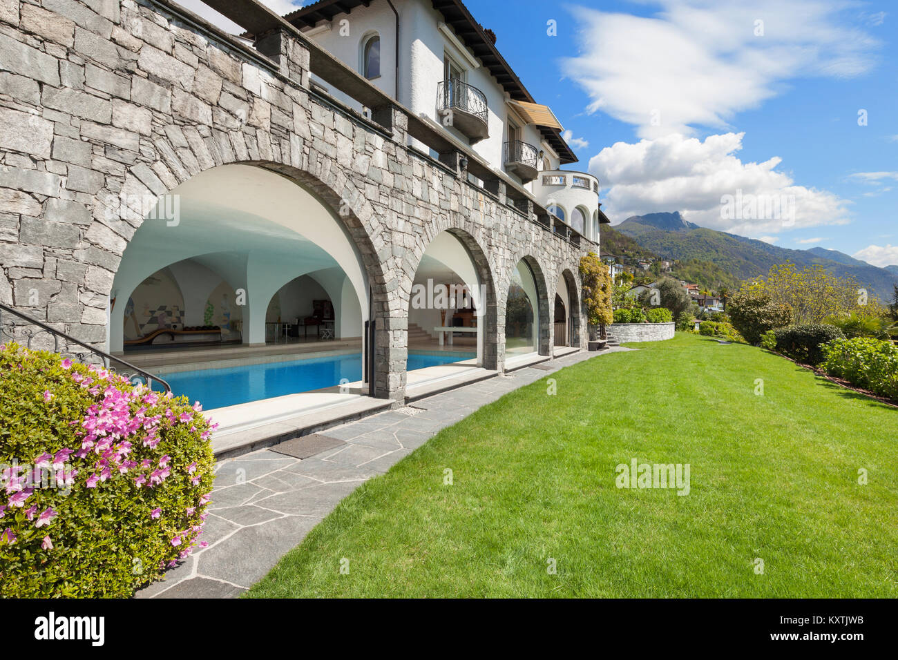 Casa con arcos fotografías e imágenes de alta resolución - Alamy