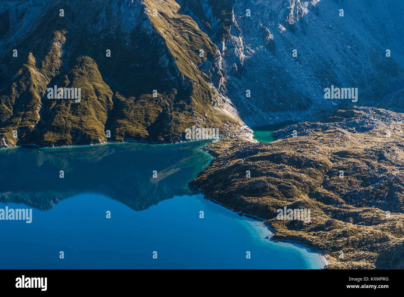 Lochnagar, lago nace de corrimiento de tierra durante un terremoto, Nueva Zelanda Foto de stock