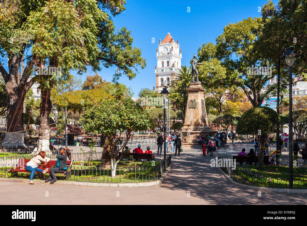 SUCRE, BOLIVIA - Mayo 22, 2015: Plaza 25 de mayo plaza es una plaza principal en Sucre, Bolivia. Foto de stock