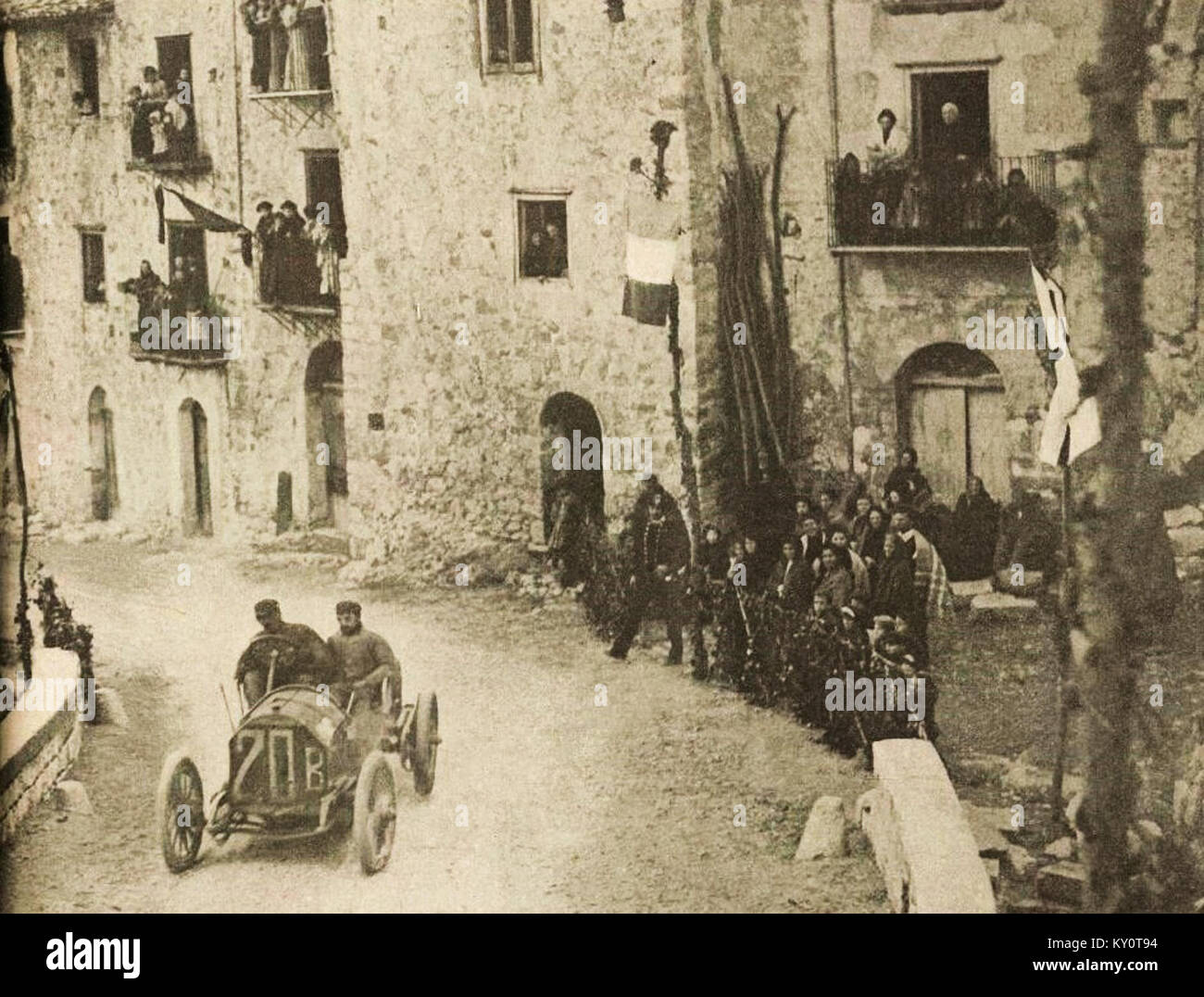 Felice Nazzaro à Petralia, durant la Targa Florio 1907 Foto de stock