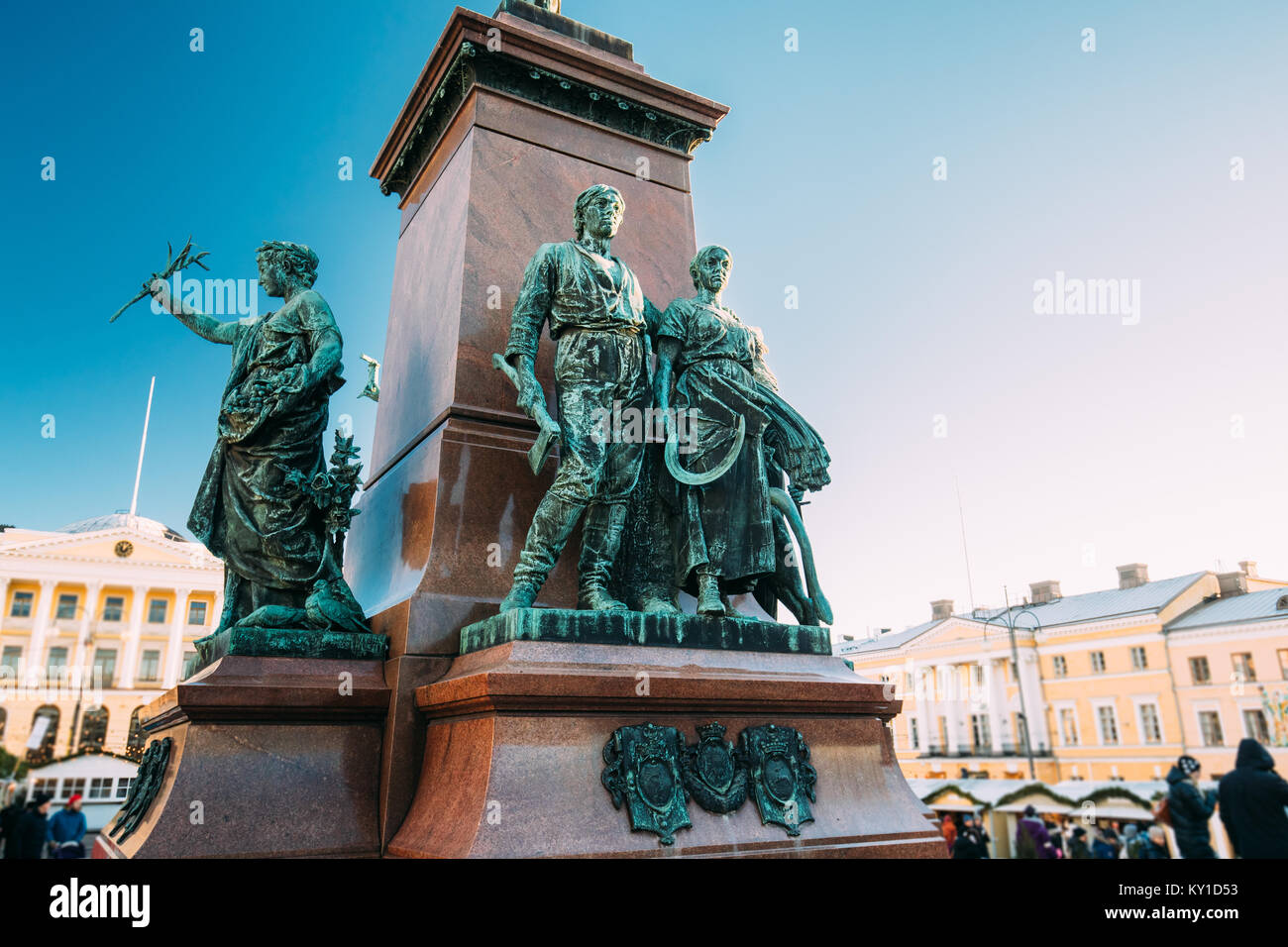 Helsinki, Finlandia. Detalles de famosos en la capital finlandesa es Monumento a la Federación emperador Alexander II en la Plaza del Senado Foto de stock