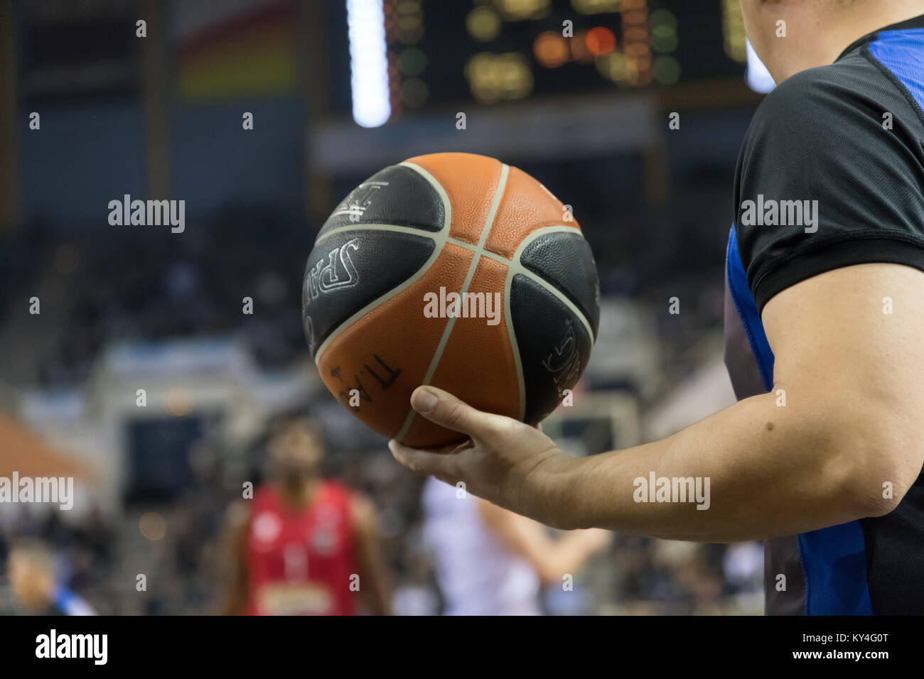 Pro basket ball game fotografías e imágenes de alta resolución - Alamy