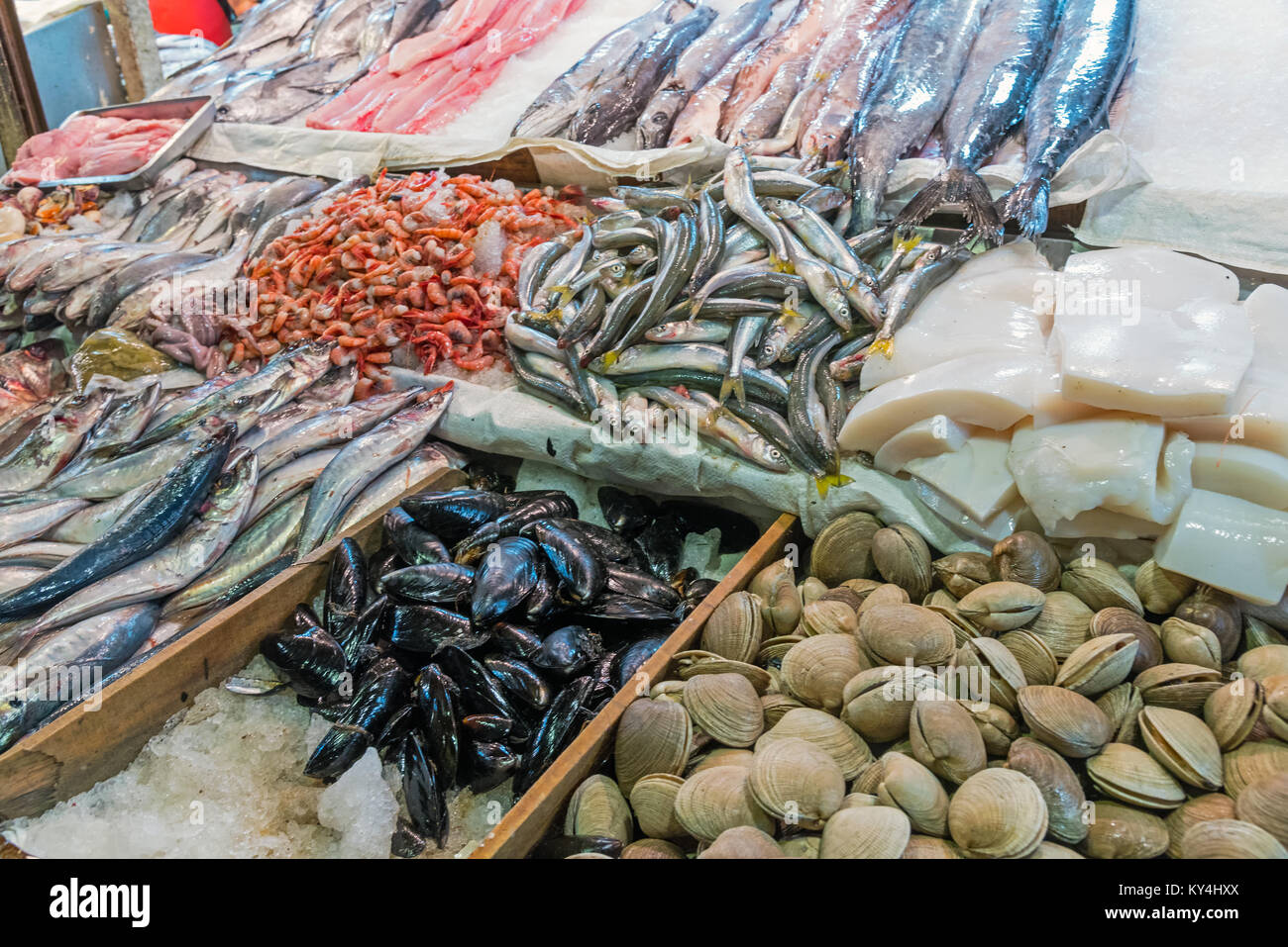 Pescados y mariscos en el Mercado Central de Santiago de Chile
