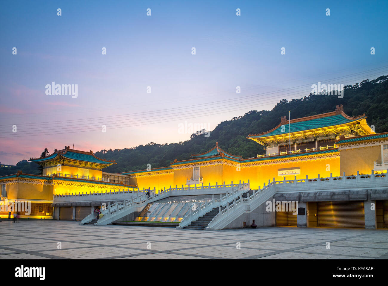 Escena nocturna del Museo Nacional del Palacio en Taipei. Foto de stock