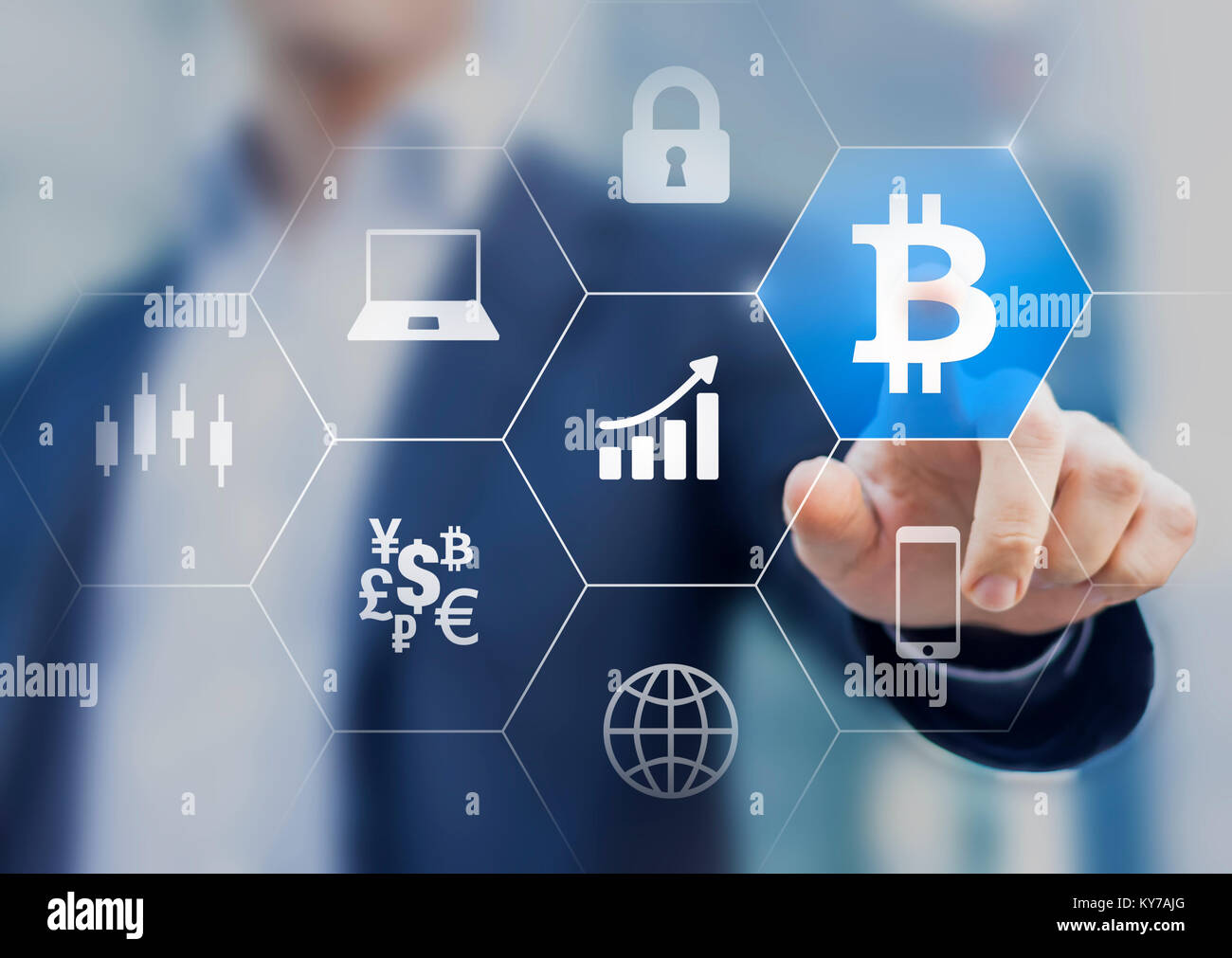 Empresario exitoso haciendo inversiones financieras en cryptocurrency Bitcoin trading con alto ROI, concepto con una persona tocando BTC o símbolo de moneda Foto de stock