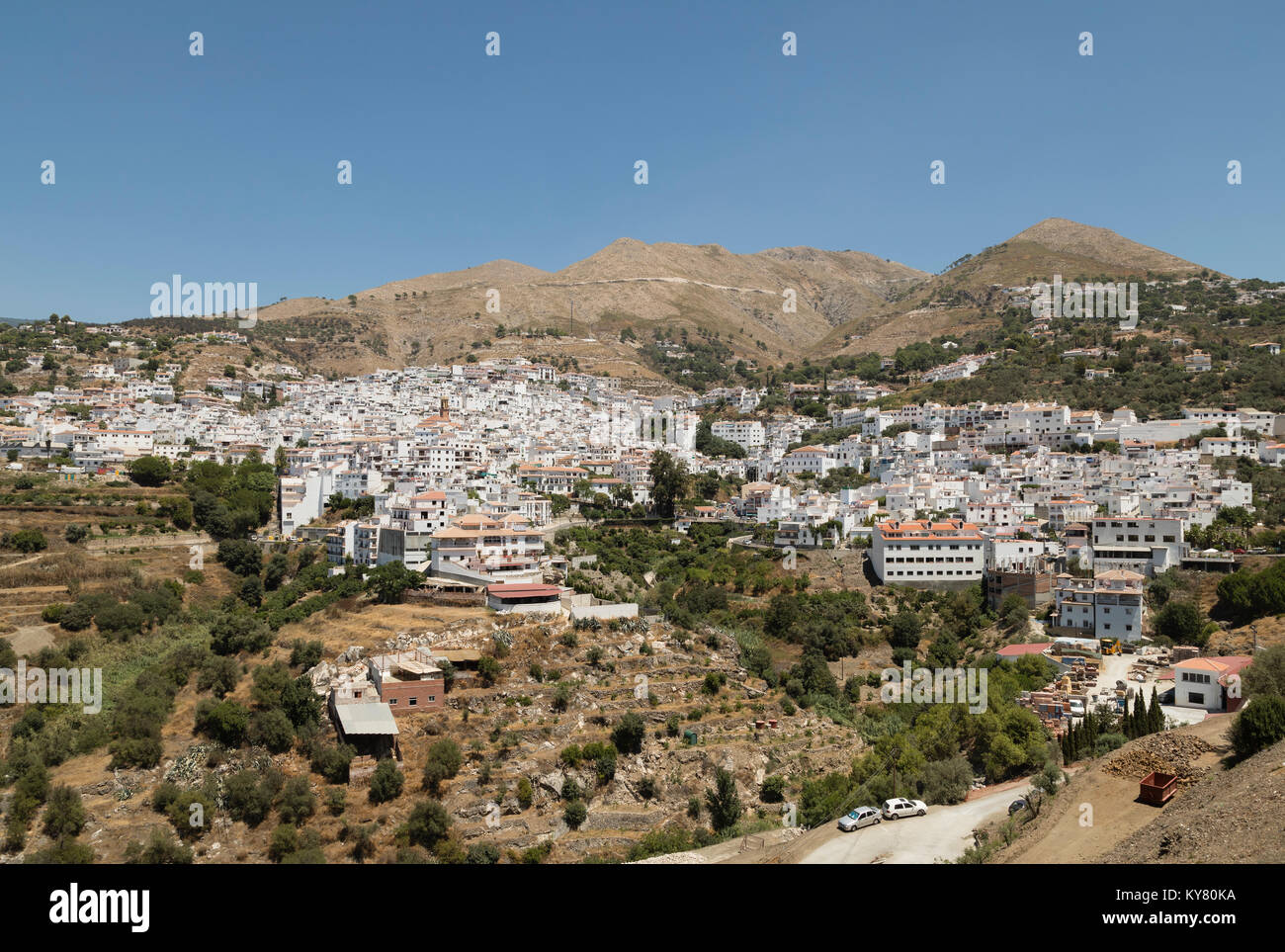 Una imagen de la ciudad española de Competa, el pueblo está situado a 638 metros sobre el nivel del mar en las estribaciones de la Maroma (el pico más alto de la SIE Foto de stock
