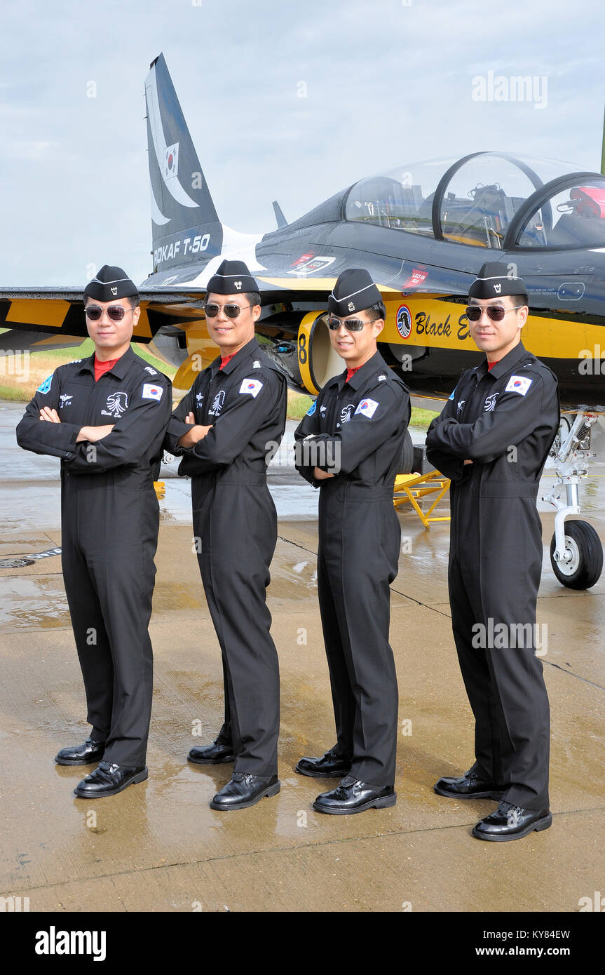 Águilas Negras Equipo acrobático de la Fuerza Aérea de la República de Corea. El Grupo de demostración aérea 53. Volando el Korean Aerospace Industries T-50 Golden Eagle Foto de stock
