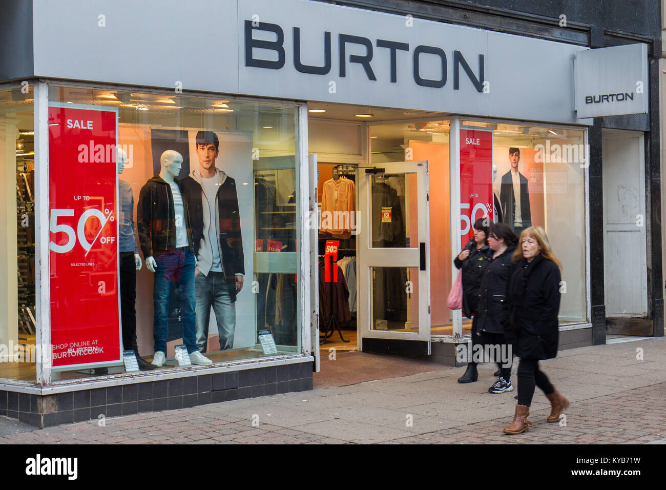 Burton clothing shop fotografías e imágenes de alta resolución - Alamy