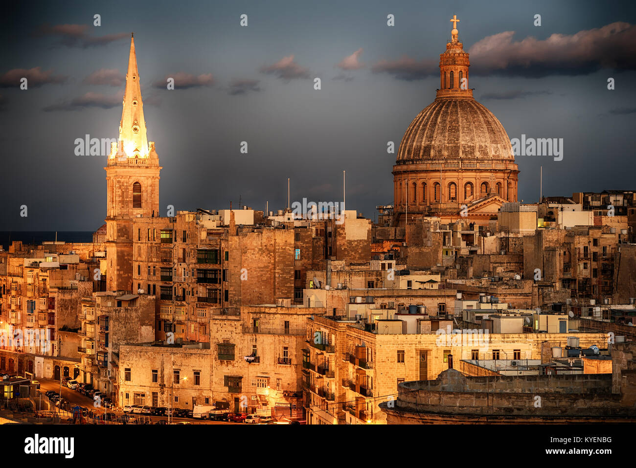 La Valetta, Malta: Vista aérea desde las murallas de la ciudad. La Catedral Foto de stock
